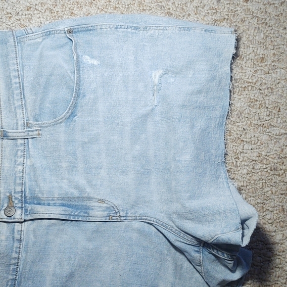 Old Navy Boyfriend Light Wash Distressed Denim Shorts Sz 20 - Picture 3 of 8